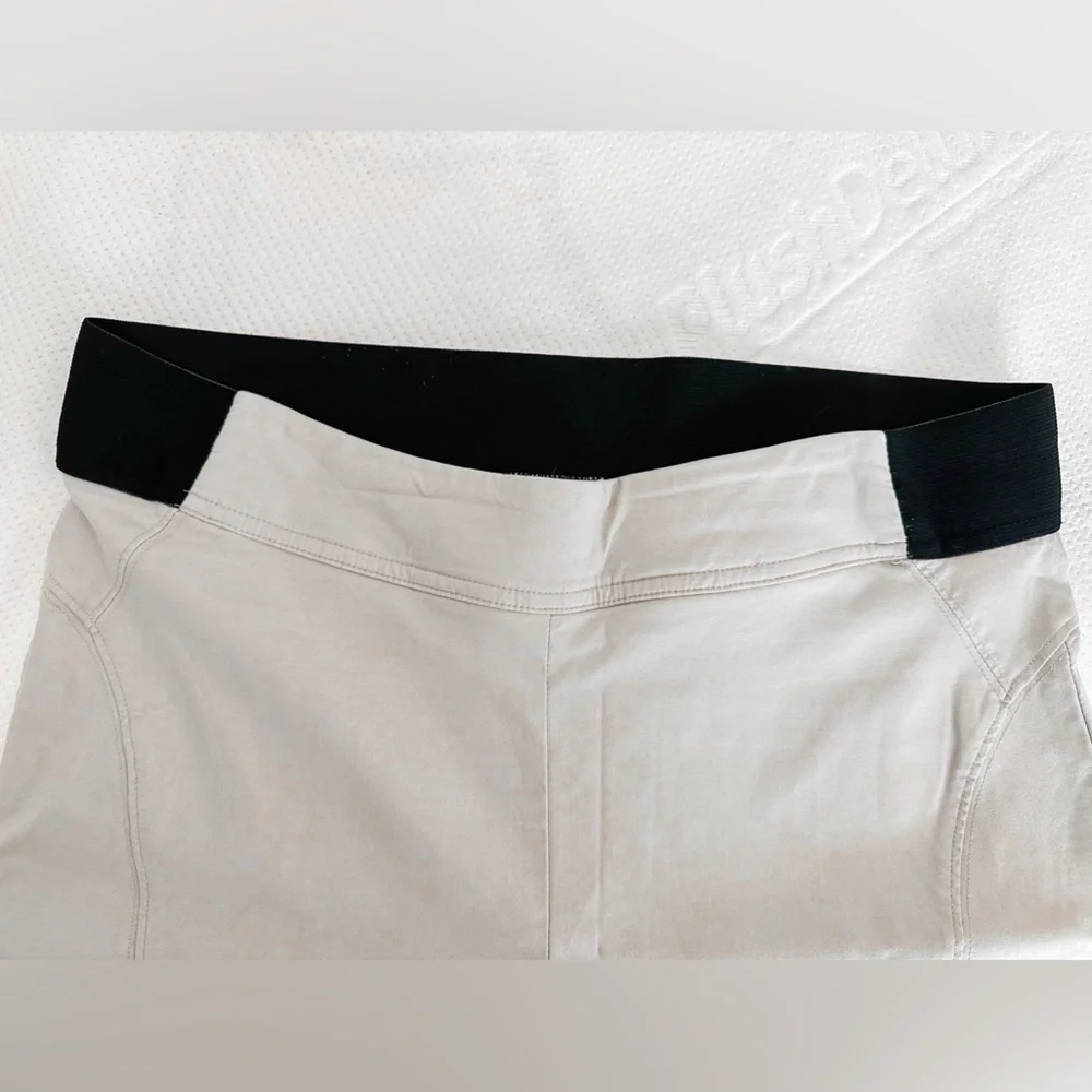 Simply Vera Vera Wang Stretch Cropped Pants, size M - Picture 3 of 4